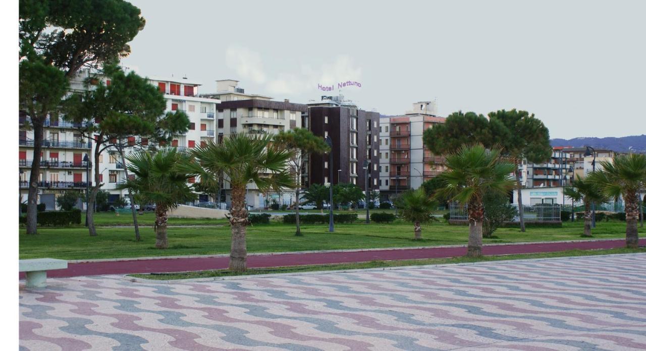 Hotel Nettuno Soverato Marina Esterno foto