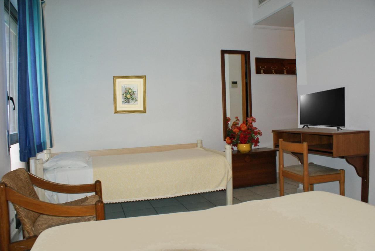 Hotel Nettuno Soverato Marina Esterno foto