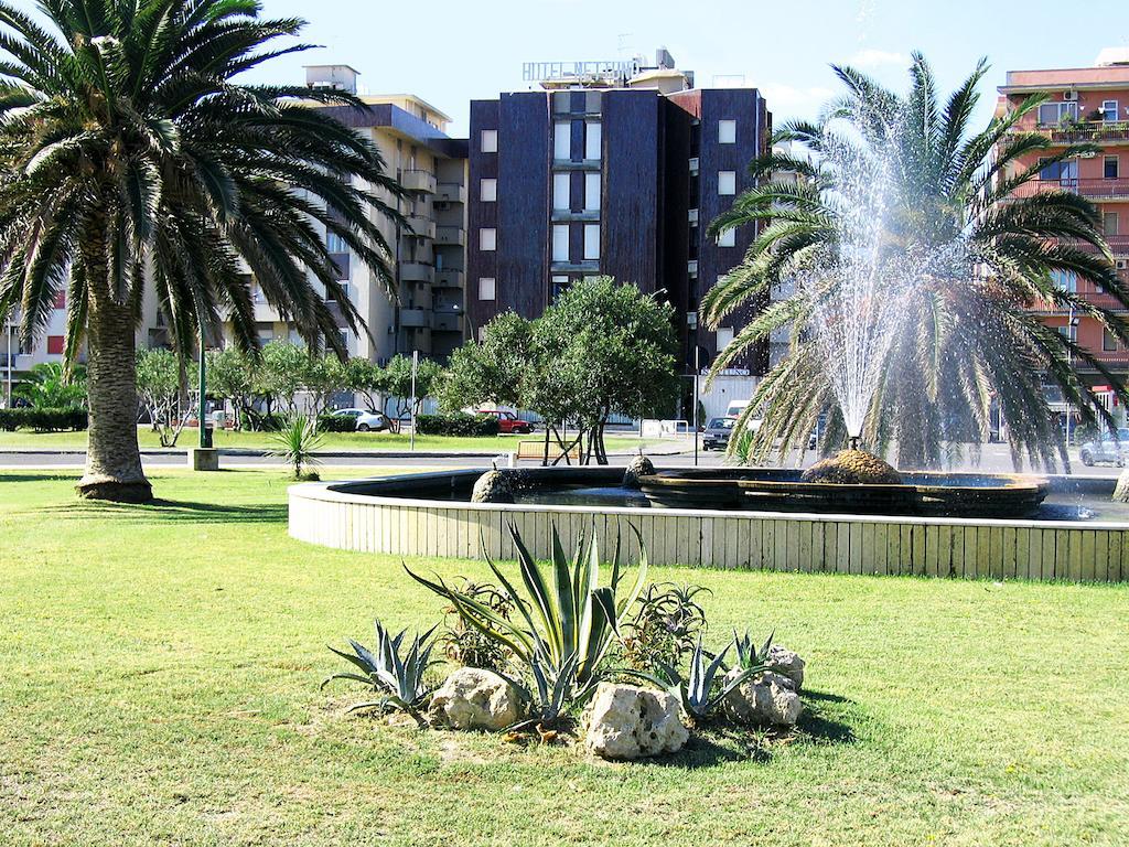Hotel Nettuno Soverato Marina Esterno foto