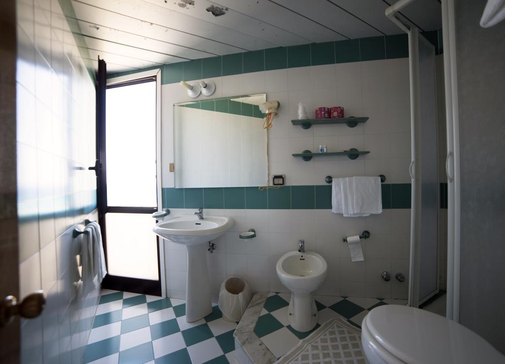 Hotel Nettuno Soverato Marina Esterno foto