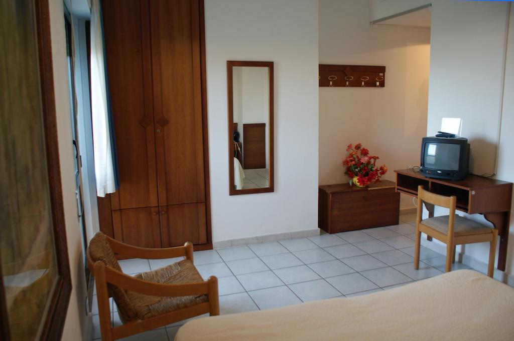 Hotel Nettuno Soverato Marina Camera foto