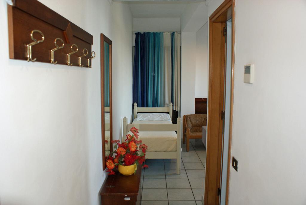 Hotel Nettuno Soverato Marina Camera foto