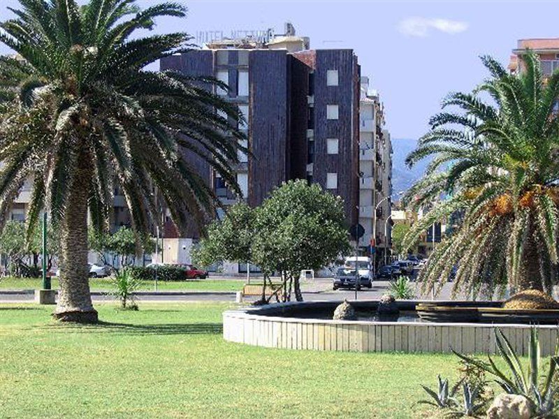 Hotel Nettuno Soverato Marina Esterno foto